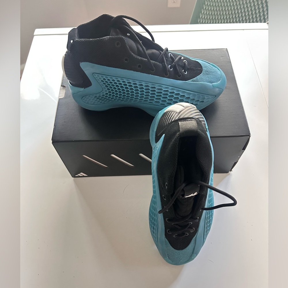 Kids Adidas Basketball Shoes- AEs (adidas Anthony Edwards 1—Lace up) size 5